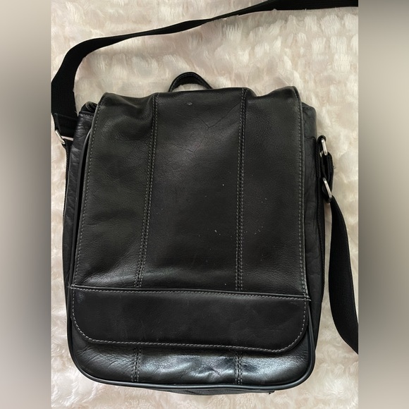 Three inserts and one pocket, black leather satchel. - Picture 3 of 17